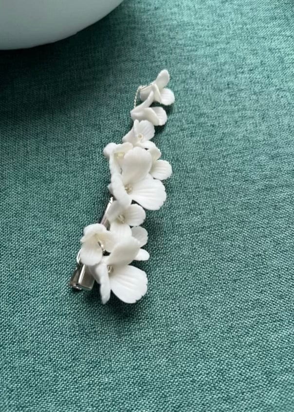 Bieauli Jewellery London hair accessories Polymer Clay Flower Hair Clip Bridal Floral Hair Clip Wedding Ceramic White Flower Hair Clip Bridesmaid Flower Clay Hair Jewelry