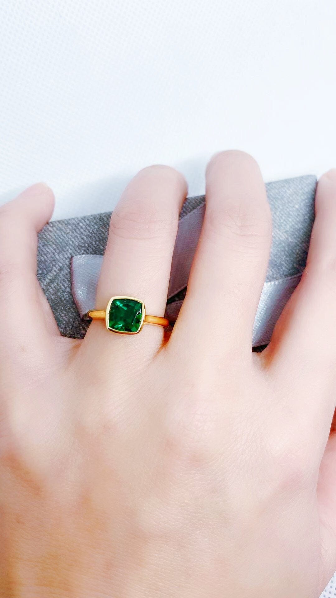 Bieauli Ring 18k Gold Plated 925 Silver Ring Inlaid With Precision Cut Green Emerald