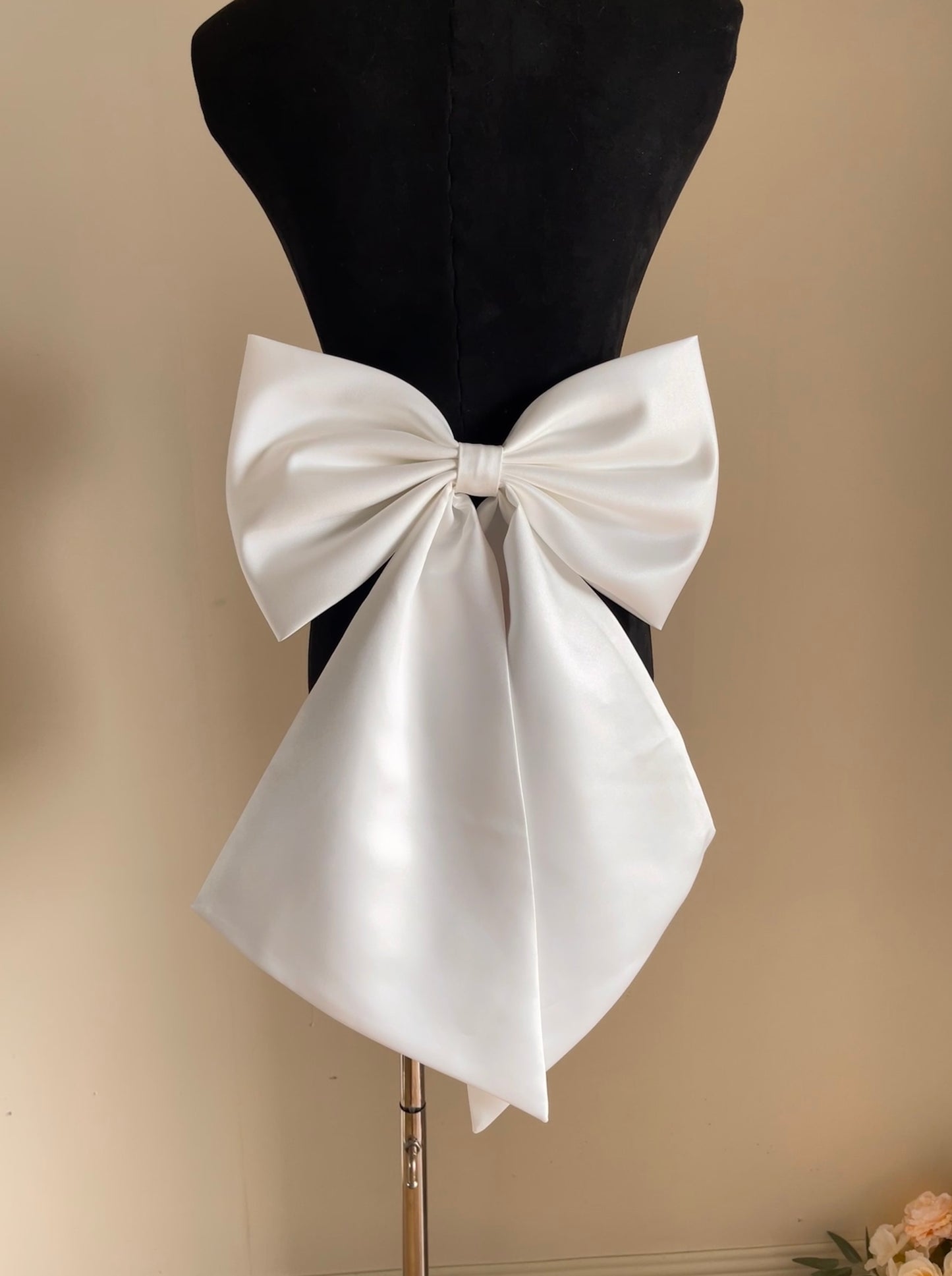 Wedding dress bow