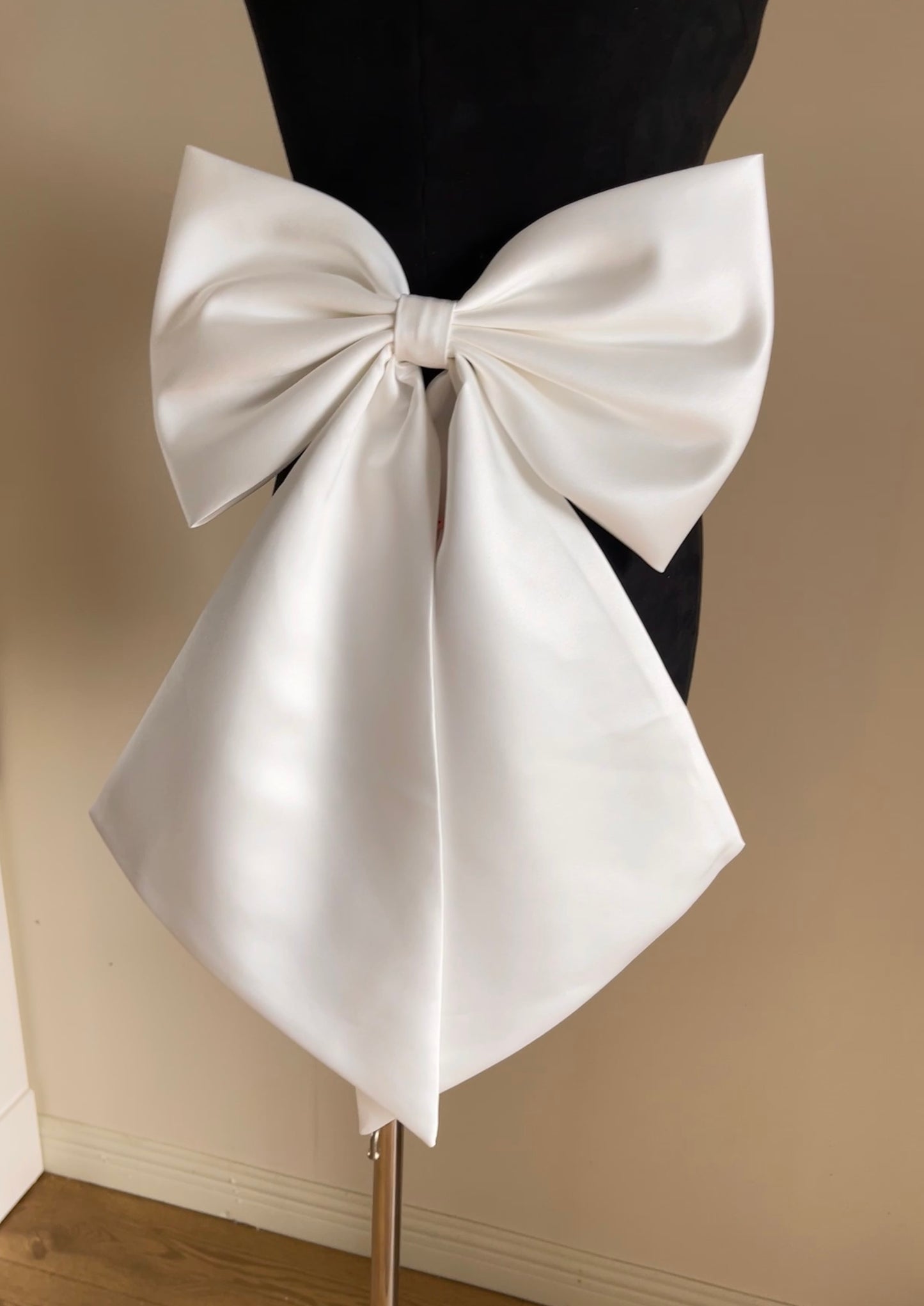 Wedding dress bow