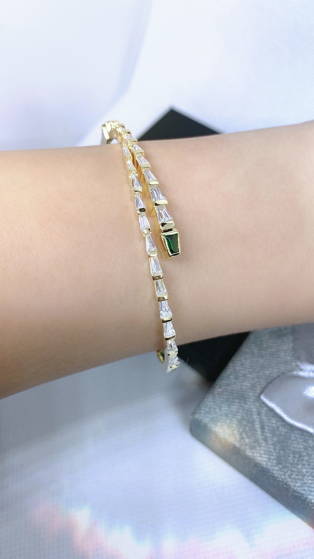 Bieauli Bracelet Serpent Bracelet with Green Emerald Eyes