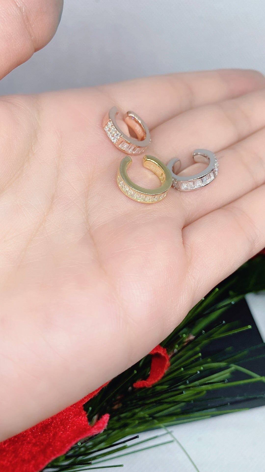 Bieauli Jewellery London Ear clip Gold Band Earrings, small band clip earrings, white gold, yellow gold, rose gold, sterling silver