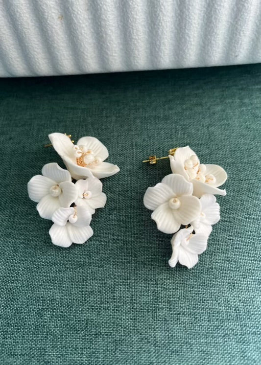 Bieauli Jewellery London Earrings Floral Drop Earrings, White Porcelain Flower Bridal Earrings, Wedding Earrings for Brides, Bridal Party Jewellery, Wedding Boho Accessories