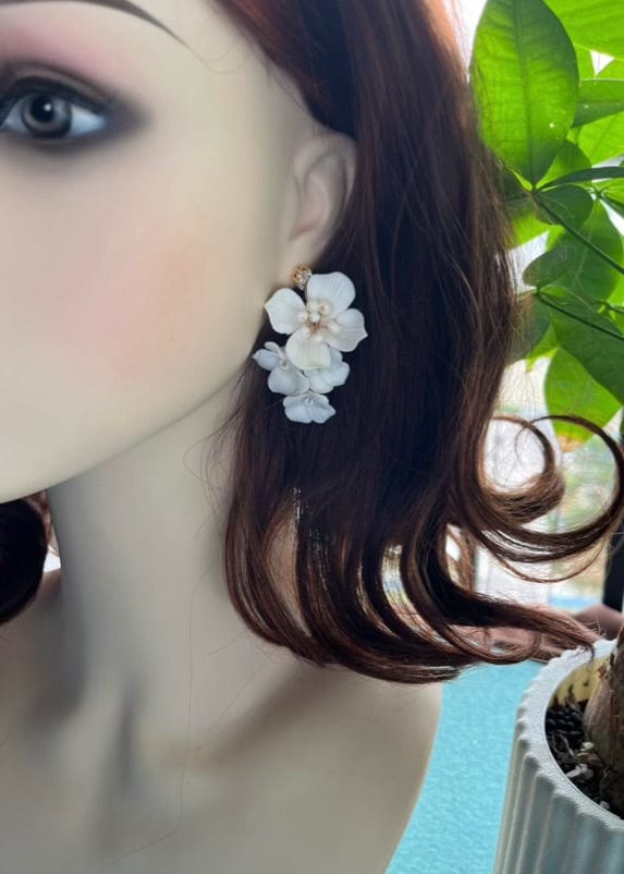 Bieauli Jewellery London Earrings Floral Drop Earrings, White Porcelain Flower Bridal Earrings, Wedding Earrings for Brides, Bridal Party Jewellery, Wedding Boho Accessories