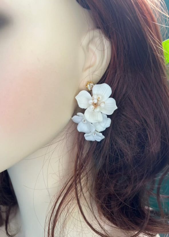 Bieauli Jewellery London Earrings Floral Drop Earrings, White Porcelain Flower Bridal Earrings, Wedding Earrings for Brides, Bridal Party Jewellery, Wedding Boho Accessories