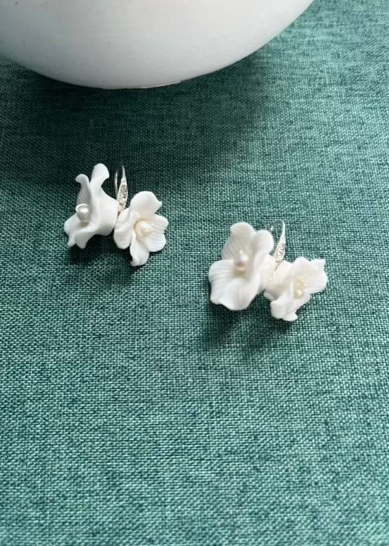 Bieauli Jewellery London Earrings Porcelain White Flower Bridal Earrings with Freshwater Pearls, Wedding Earrings for Brides, Boho Floral Earrings, Bridal Party Accessories