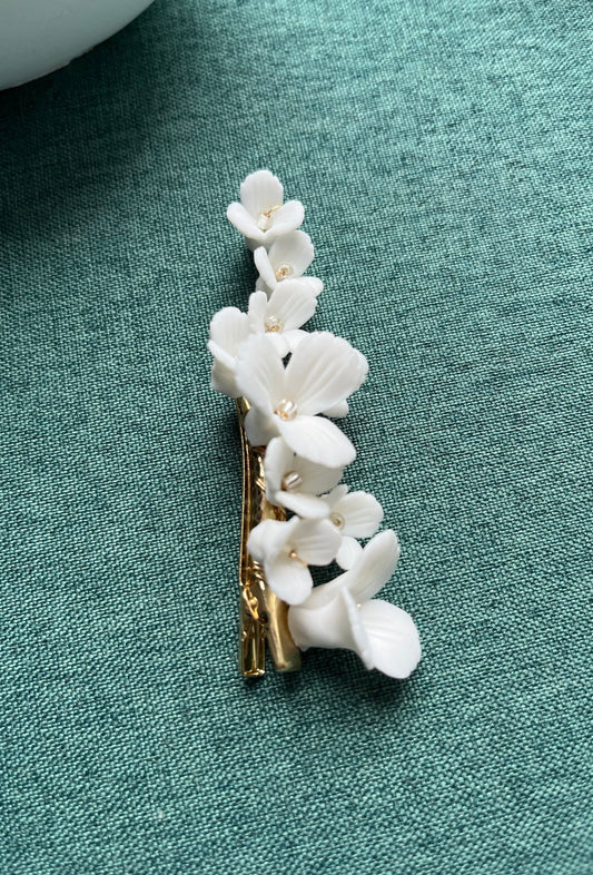 Bieauli Jewellery London hair accessories Gold Polymer Clay Flower Hair Clip Bridal Floral Hair Clip Wedding Ceramic White Flower Hair Clip Bridesmaid Flower Clay Hair Jewelry
