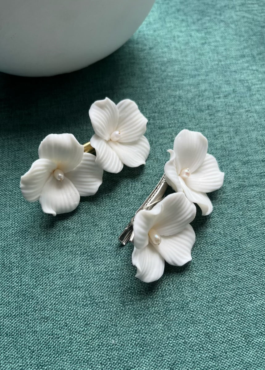 Bieauli Jewellery London hair accessories Minimalist Porcelain Flowers Blossoms Hair Clip, Bridal Hair Clip, Bridesmaid Hair Clip,  Bridal White Floral Wedding Hair Barrette