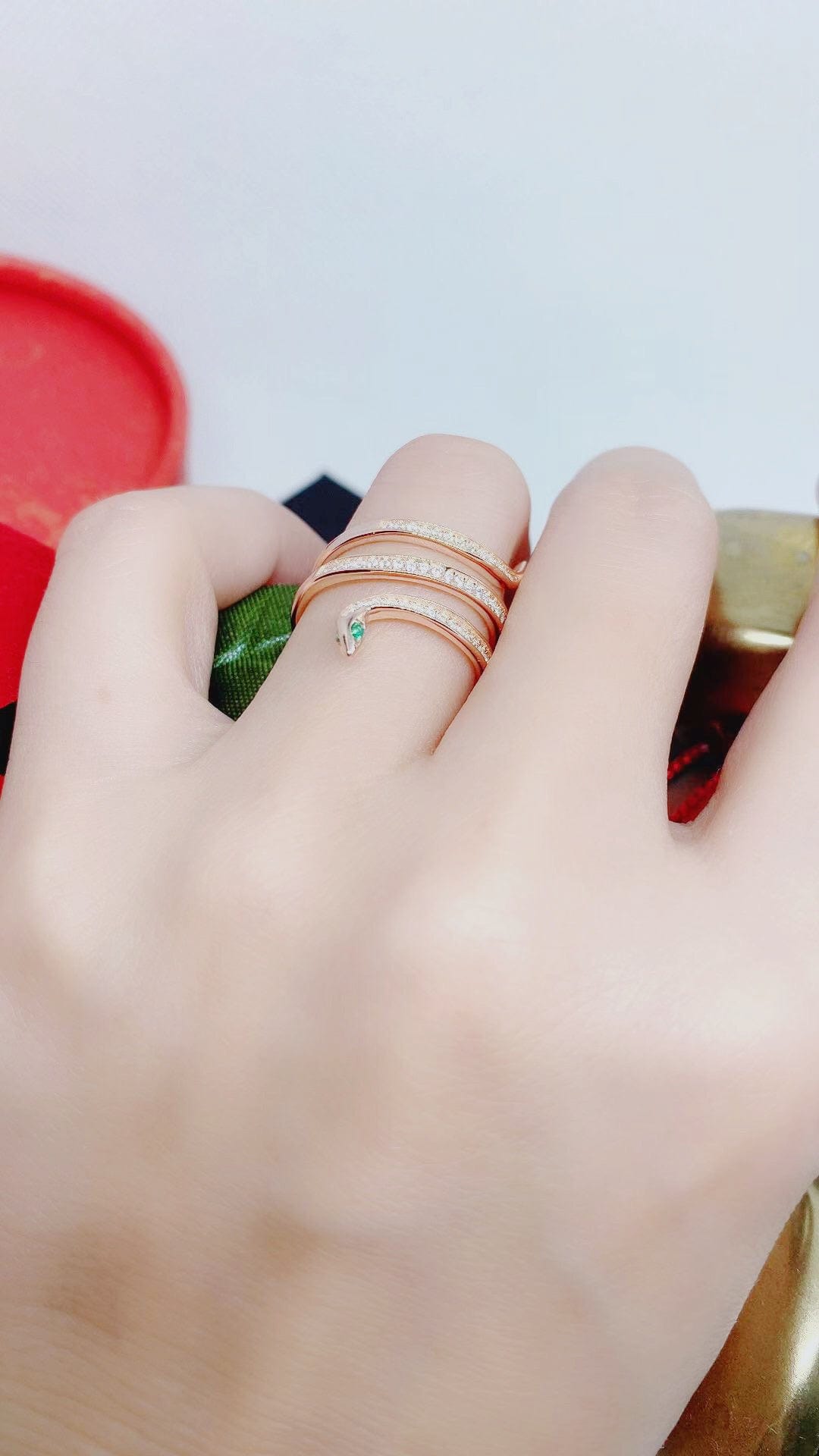 Bieauli Jewellery London Ring Serpent Ring, snake design ring, green emerald eyes, rose gold, white gold, yellow gold,open serpent band